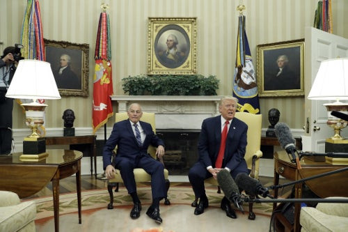 Παρελθόν και επίσημα ο Πρίμπους: Ορκίστηκε ο νέος προσωπάρχης, Τζον Κέλι (εικόνες)